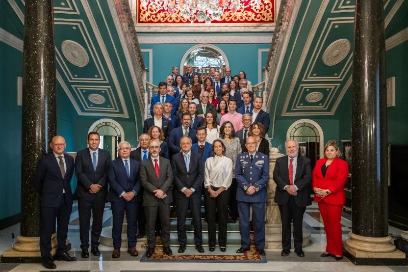 Foto de familia del Open Day del Máster en Gestión de Servicios de Navegación Aérea con participación de ENAIRE, las universidades UPM y UAM y grupos de interés. Foto: Enaire